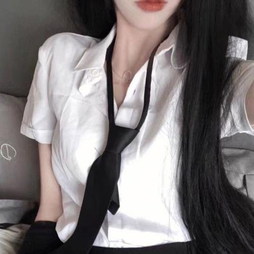 陛下，您的宠妃出道了